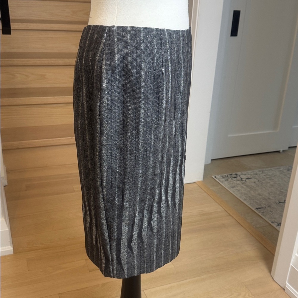 NWOT Joeffer Caoc Grey Pinstripe Pencil Skirt – Size 10 – Wool Blend - Picture 3 of 6